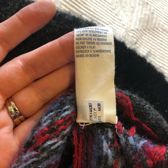 American Eagle Outfitters 🦅 Colorful Sweater - Picture 8 of 8